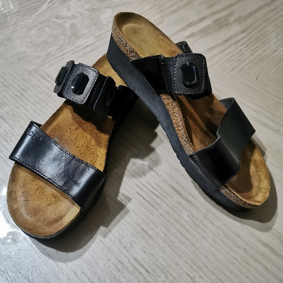 Naot Ashley Sandals - Picture 1 of 16